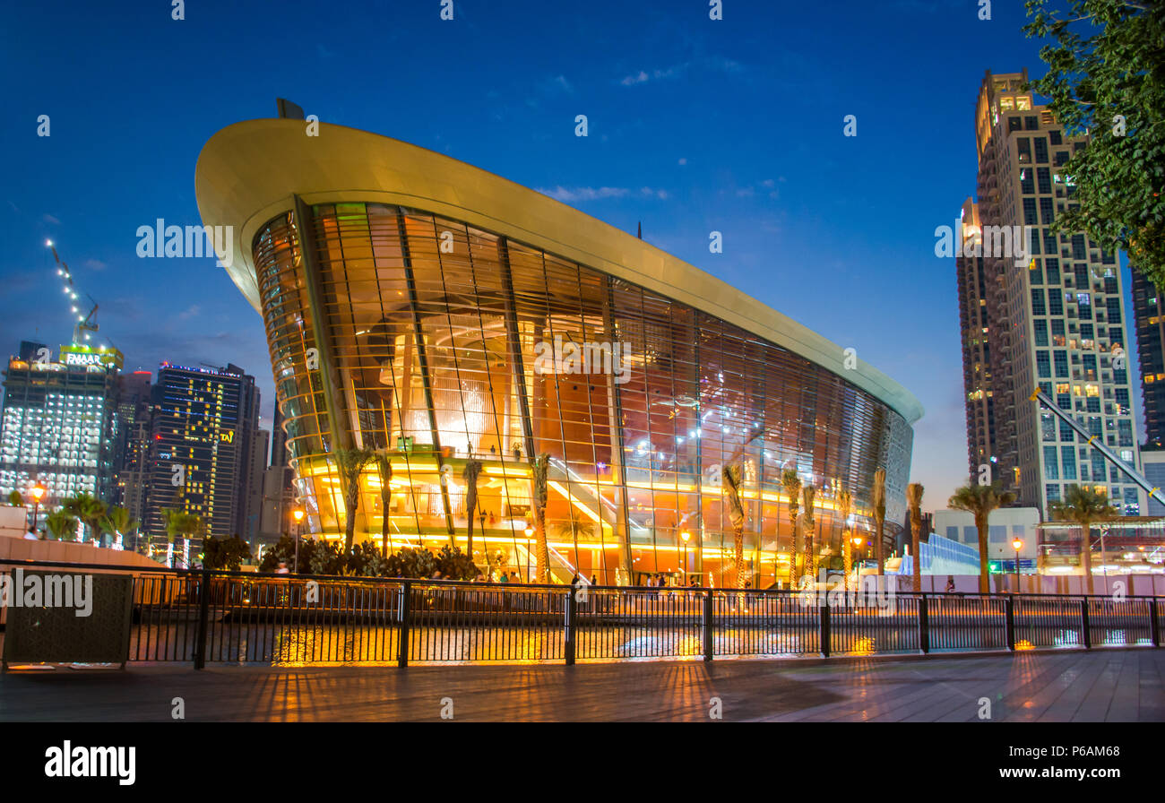 DownTown, Dubai, UAE, 1/19/2018, situato nel centro cittadino di Dubai, Dubai Opera è il centro radiante della cultura e delle arti di Dubai e il lucente perla di Foto Stock