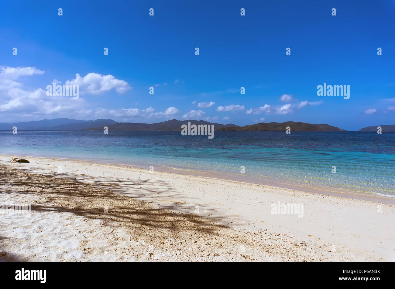 La sabbia bianca sulla spiaggia PALAWAN FILIPPINE senza persone Foto Stock