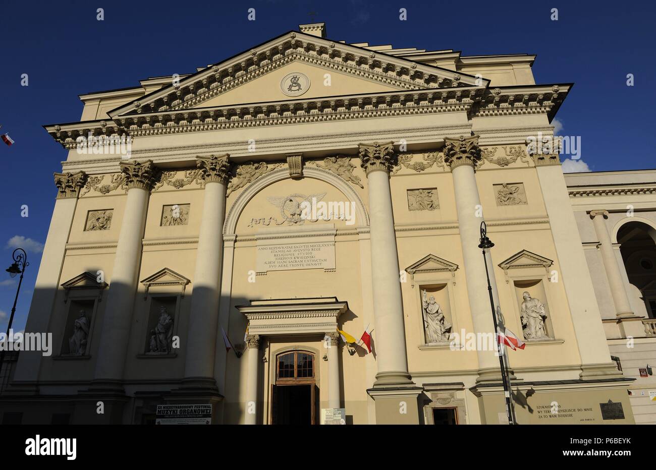 La Polonia. Varsavia. Saint Anne's Church. La facciata in stile neoclassico costruito da Chrystian Piotr Aigner (1756-1841). Il XVIII secolo. Foto Stock