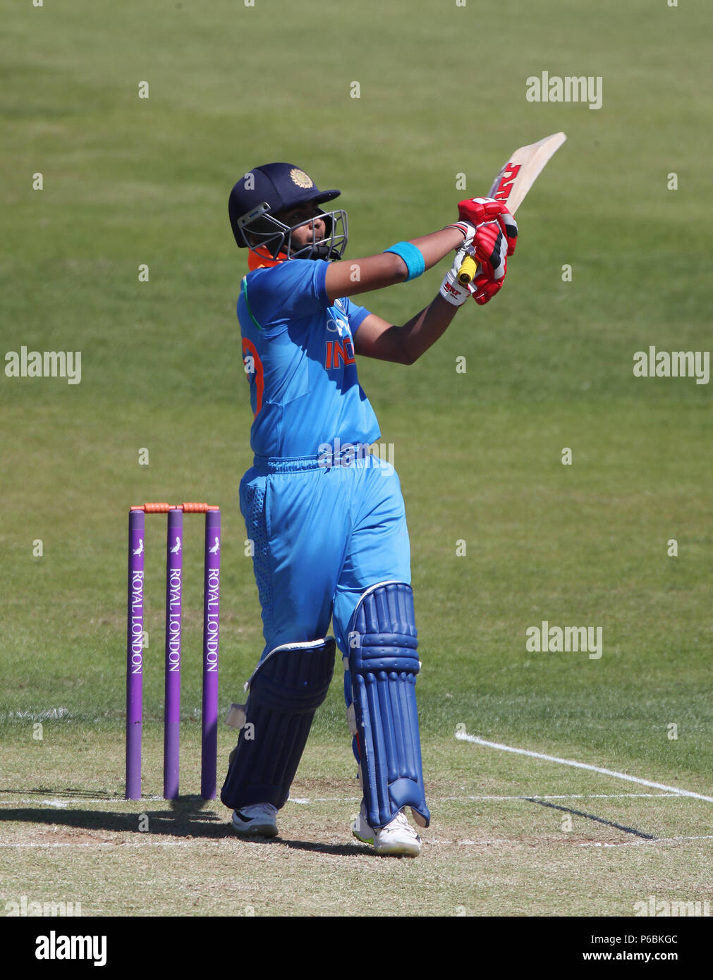 India A Prithvi Shaw batting durante il tour di un giorno la corrispondenza alla contea di massa, Northampton. Foto Stock