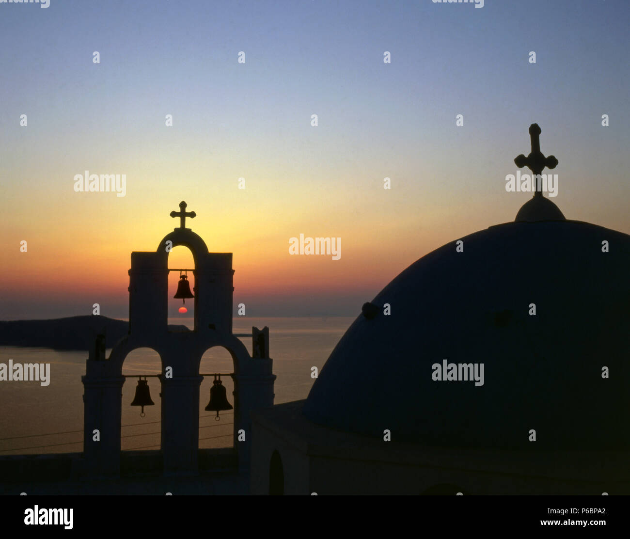 Grecia CICLADI Santorini, Thera, Fira, chiesa, tramonto, Foto Stock