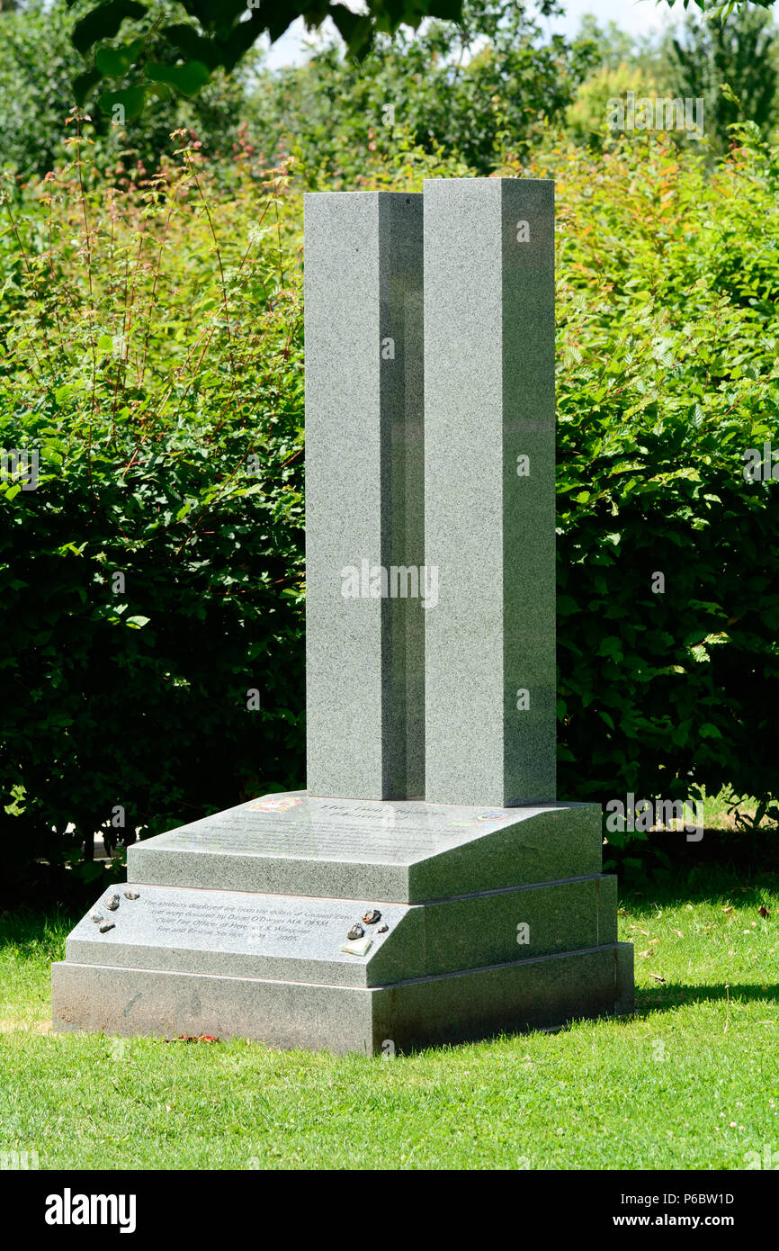 Le Torri Gemelle memorial per la 9-11 terrosit attentato alle Torri Gemelle di New York - presso il National Arboretum, Alrewas, Staffordshire, Inghilterra Foto Stock