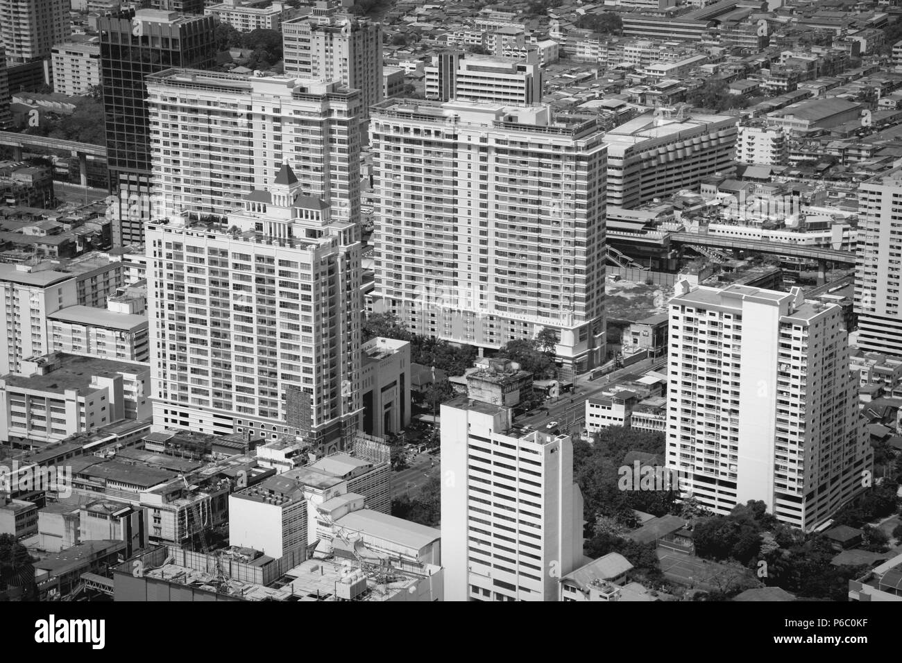 Bangkok City grattacieli. Vista aerea da il più alto edificio in Thailandia, Baiyoke Tower 2. In bianco e nero il tono - retro monocromatico colore stile. Foto Stock