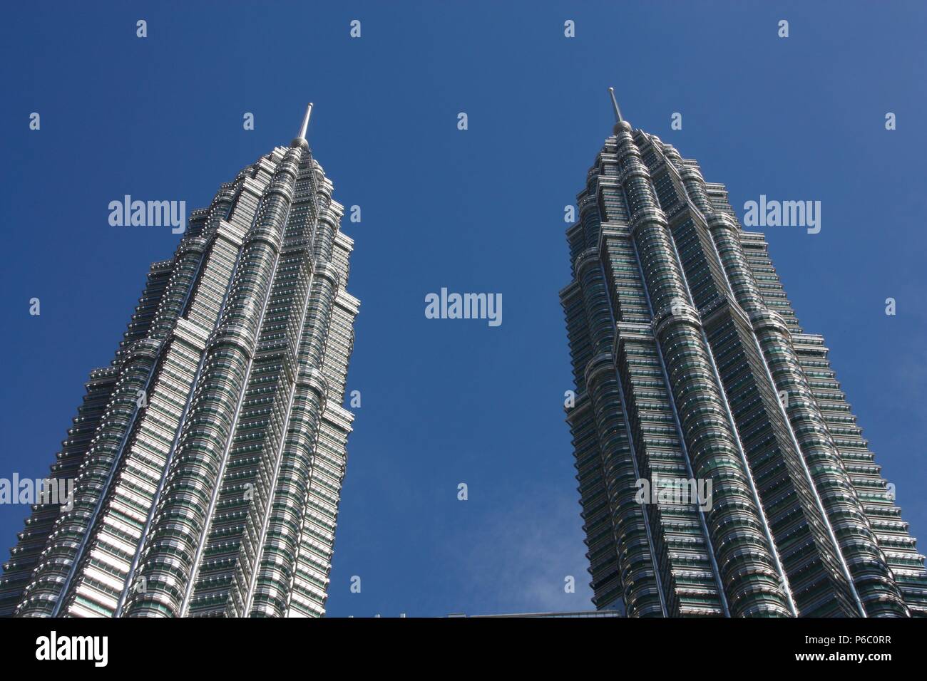 KUALA LUMPUR, Malesia - 29 Marzo 2009: Petronas Towers grattacielo di Kuala Lumpur in Malesia. Petronas è il settimo edificio più alto in tutto il mondo come di Foto Stock