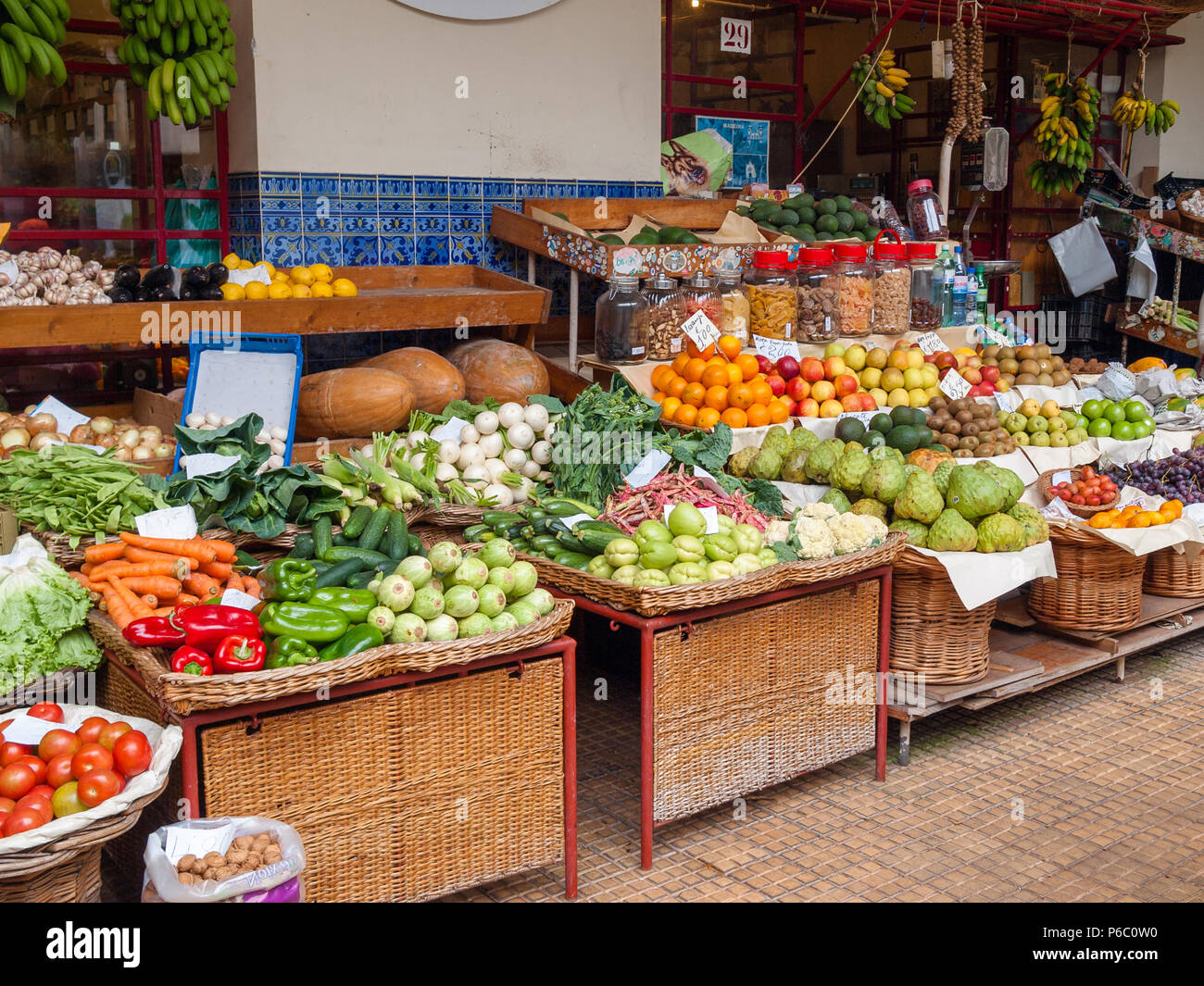 Colorate in stallo il mercato degli agricoltori, di Madera Foto Stock