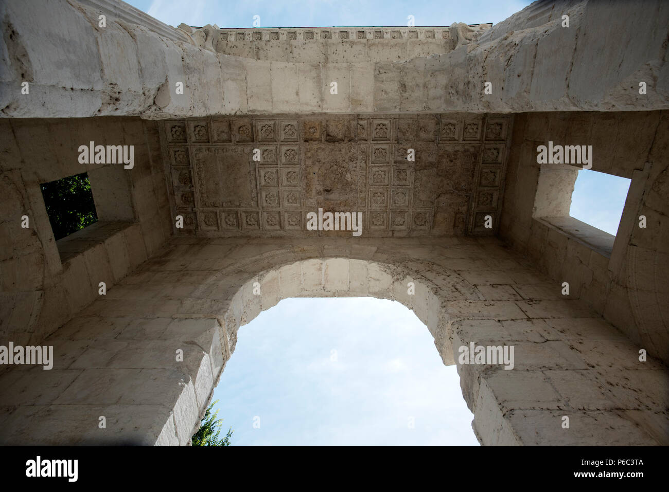 L'Arco dei Gavi sulla Piazzetta Castelvecchio,è una struttura antica di Verona, Italia settentrionale. Esso è stato costruito dalla Gens Gavia, una nobile famiglia romana w Foto Stock