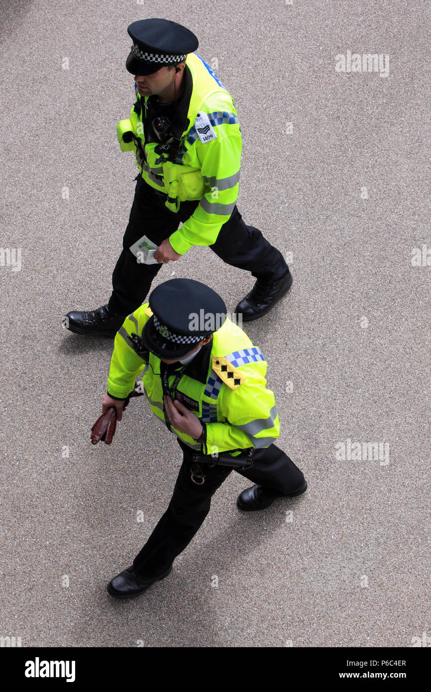 Ascot, Regno Unito, poliziotti di pattuglia Foto Stock