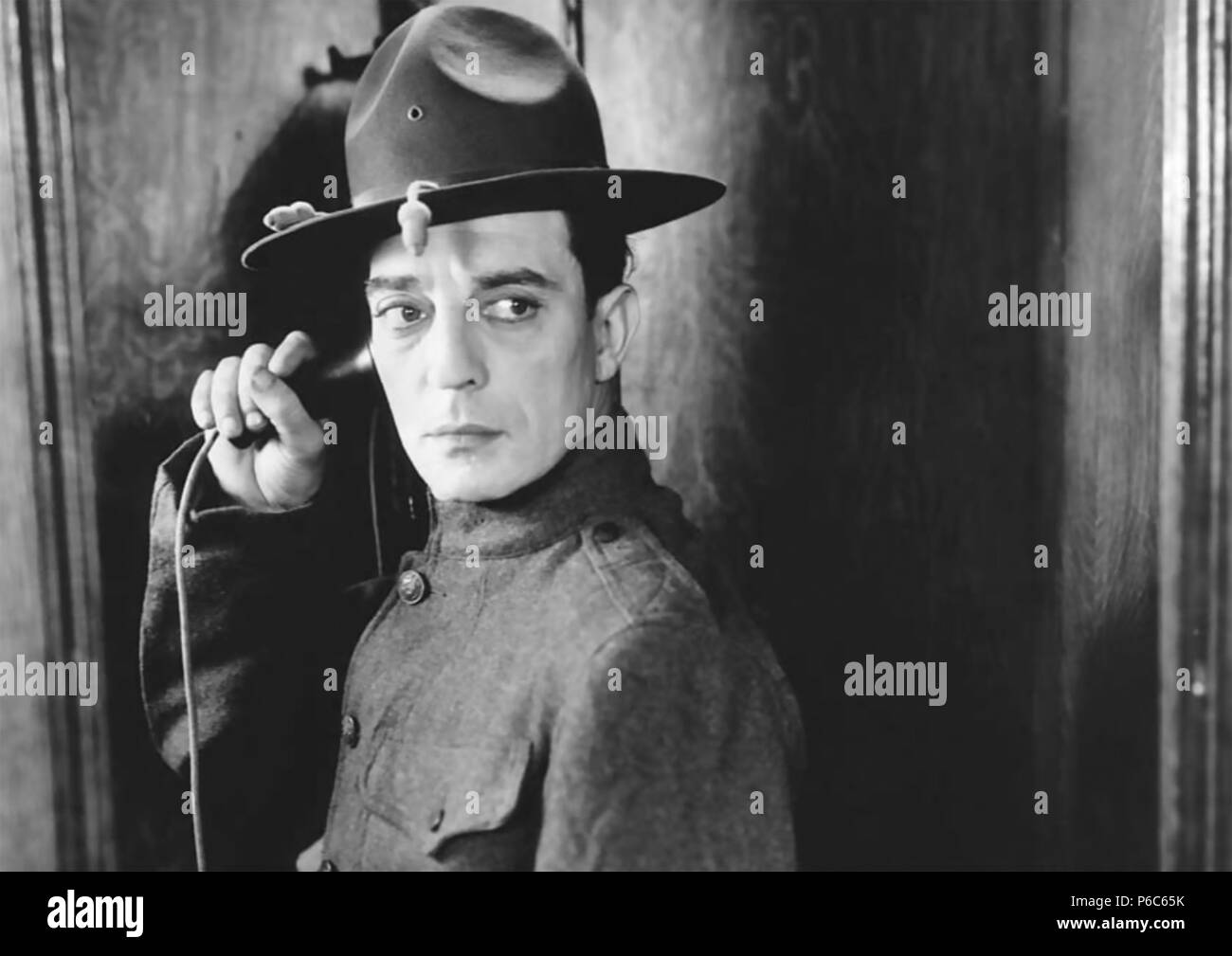 BUSTER KEATON (1895-1966) American film attore e comico nel 1930 film MGM Doughboys Foto Stock
