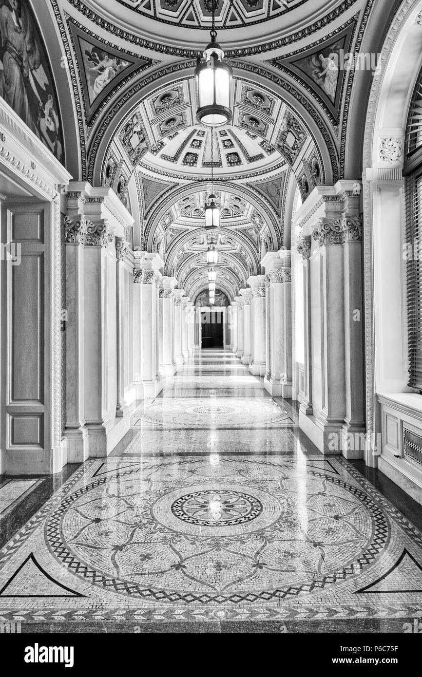 Un corridoio ornato nella biblioteca del palazzo dei congressi, il Thomas Jefferson Building, Washington, DC, Stati Uniti d'America Foto Stock