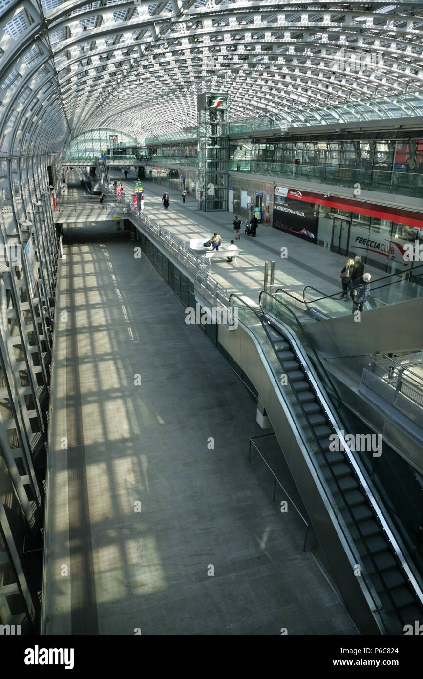 Interno della nuova stazione di Porta Susa a Torino, Italia Foto stock -  Alamy