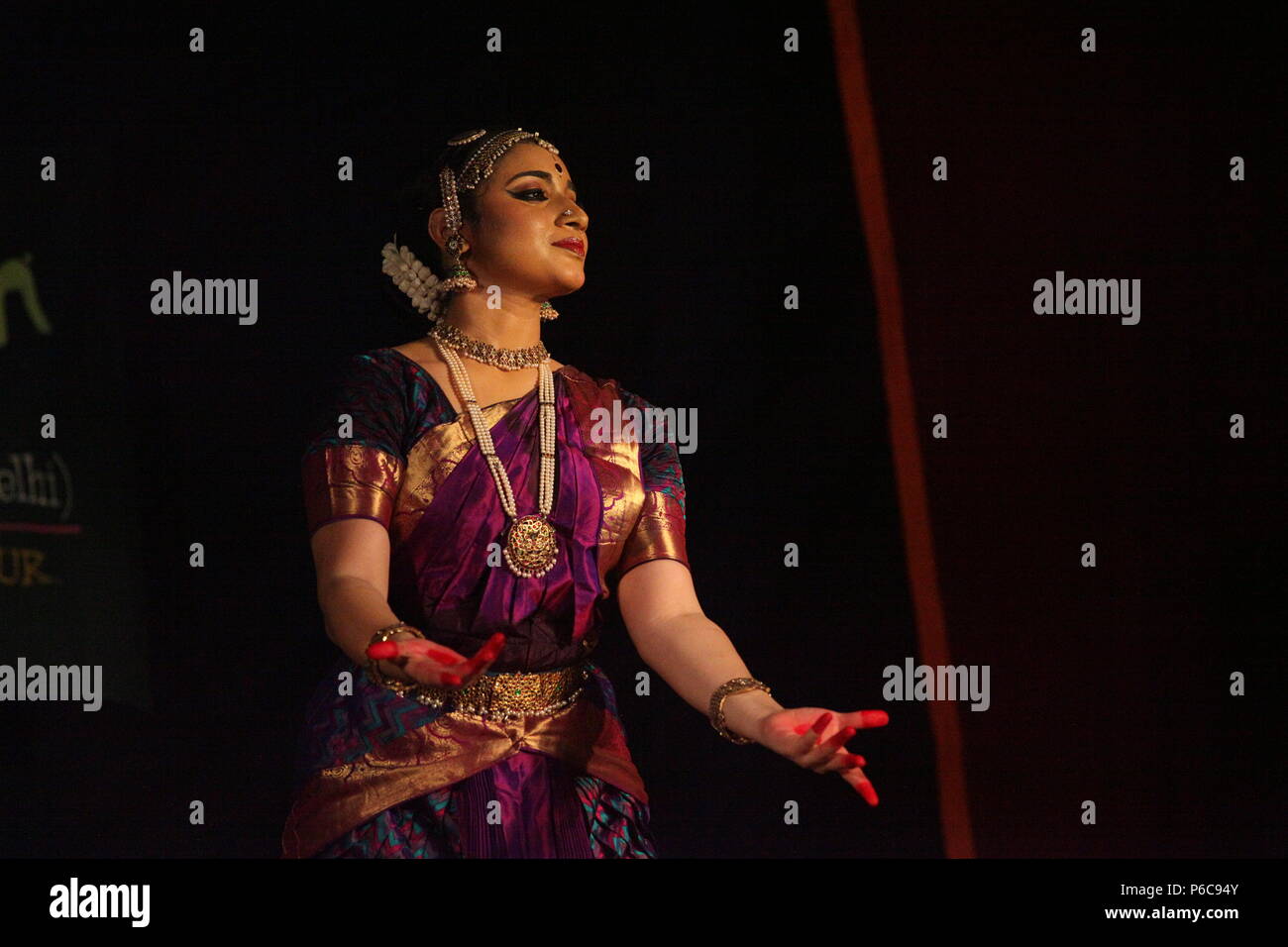 Il BHARATA NATYAM è uno degli otto di danza classica con forme di india,da parte dello stato del Tamil Nadu.Le foto vengono da diverse performance sul palco Foto Stock