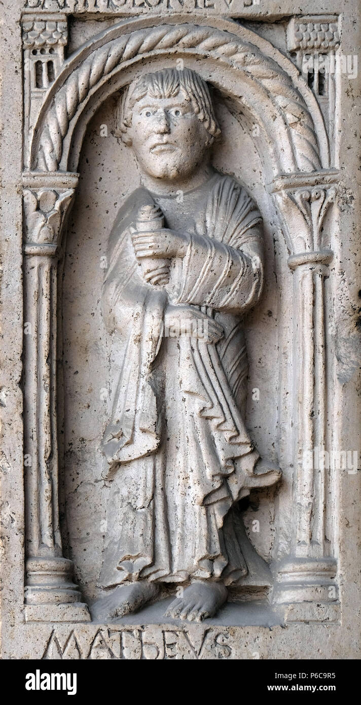 San Matteo apostolo, bass sollievo dai seguaci di Wiligelmo, Princes Gate", il Duomo di Modena, Italia Foto Stock