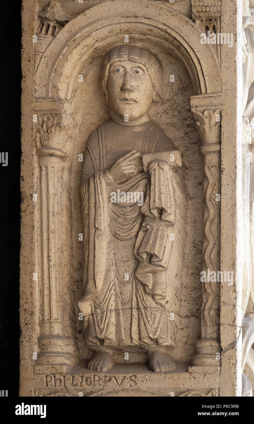 San Filippo apostolo, bass sollievo dai seguaci di Wiligelmo, Princes Gate", il Duomo di Modena, Italia Foto Stock