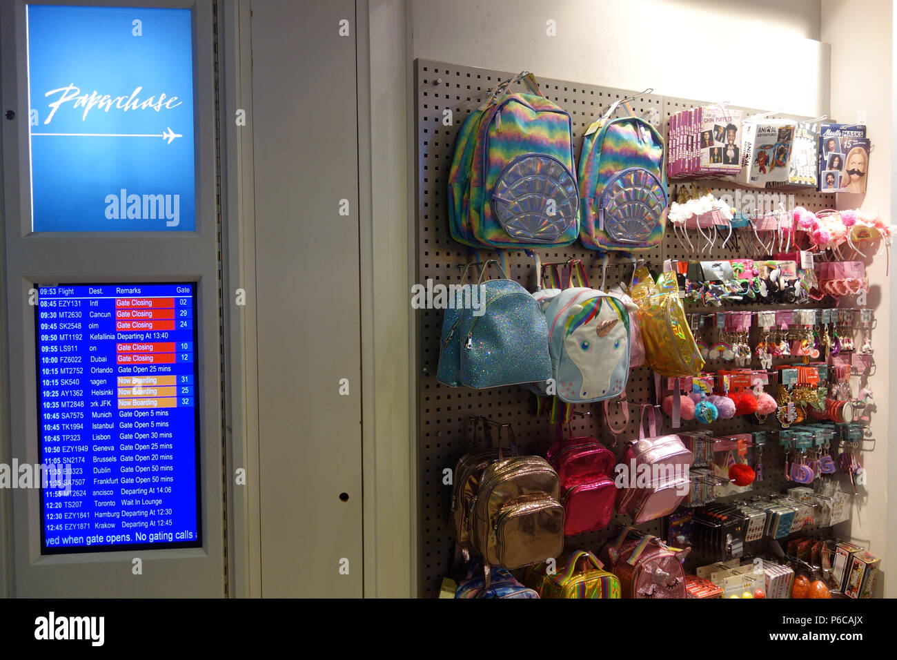 Paperchase Duty Free Shop, Manchester Airport Lounge di partenza il morsetto 1, Lancashire, Inghilterra, Regno Unito. Foto Stock