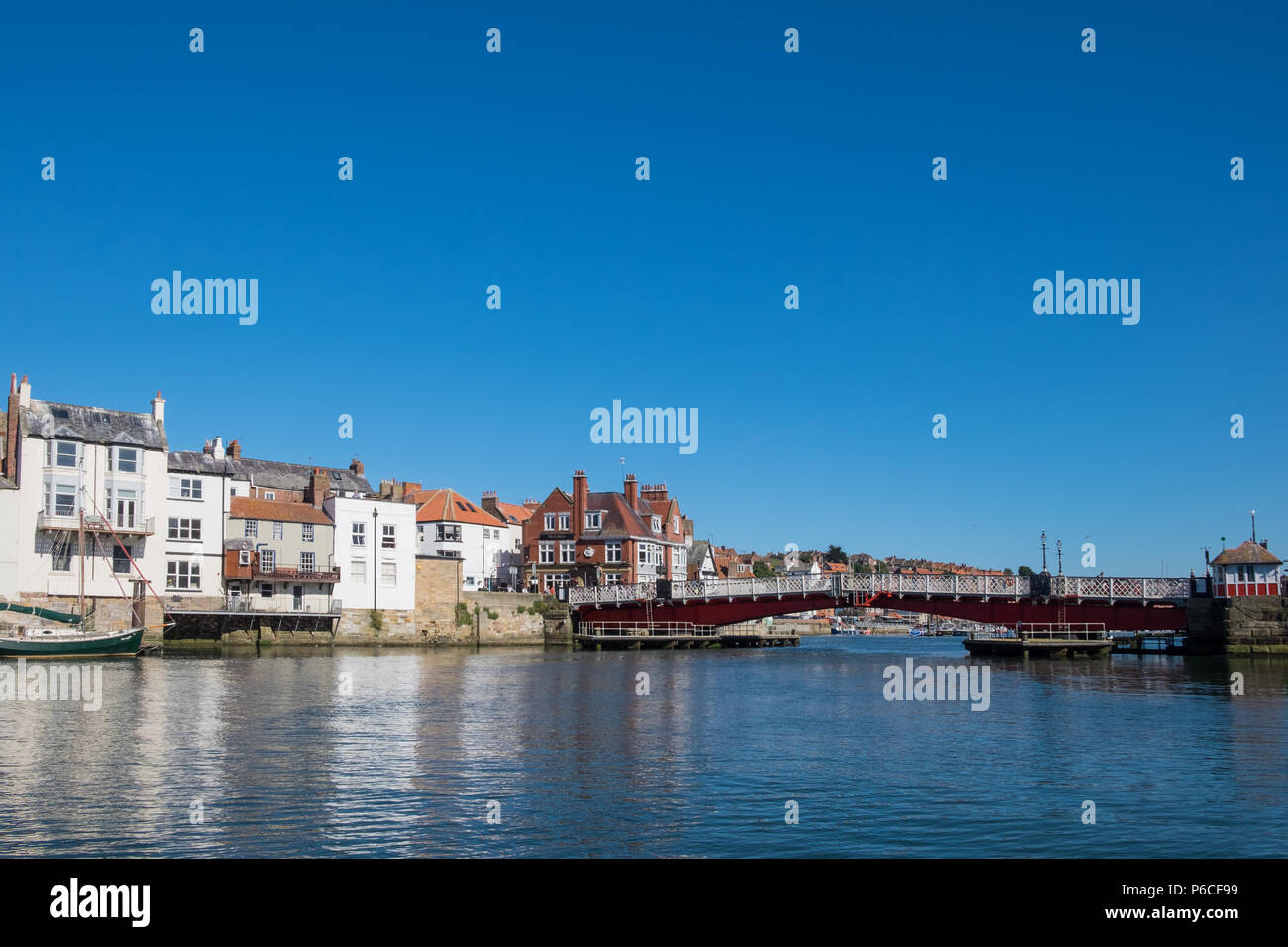 Whitby Harbour, Yorkshire, Regno Unito. Il 26 giugno 2018. Foto Stock