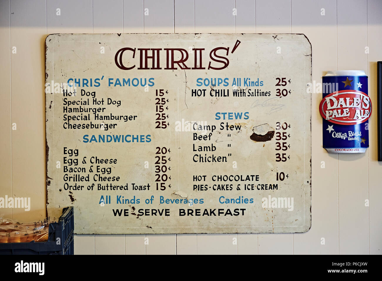 Vintage o antichi pranzo e menu della colazione di firmare o di bordo sulla parete di Chris' a Montgomery in Alabama, STATI UNITI D'AMERICA, ristorante landmark. Foto Stock
