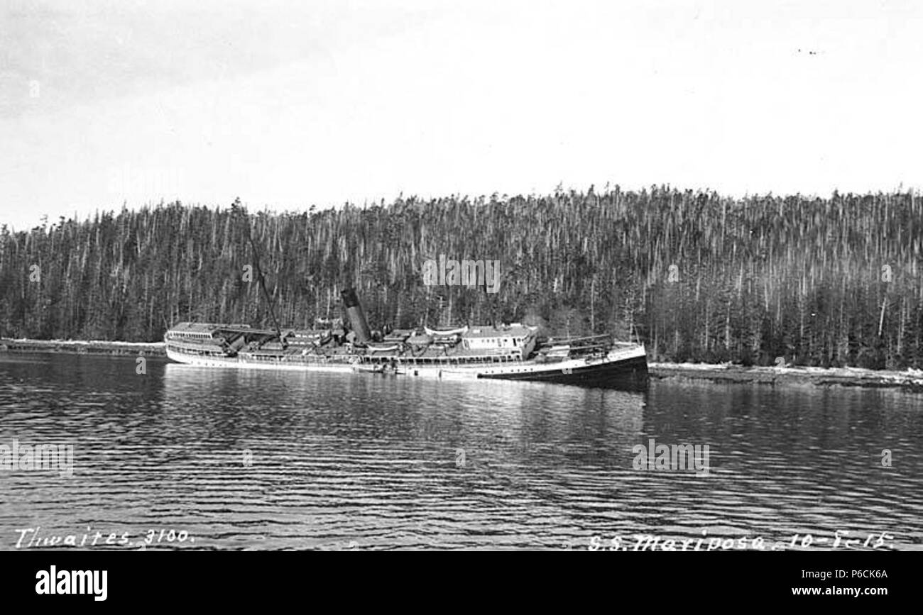 . Inglese: Relitto del vaporetto MARIPOSA, Fitzhugh Suono, British Columbia, 8 ottobre 1915 . Inglese: didascalia sull'immagine: S.S. Mariposa, 10-8-15 PH Coll 247.489 di proprietà dell'Alaska Steamship Company, La Mariposa subito danni su una sporgenza di roccia in corrispondenza della estremità superiore del suono Fitzhugh. Ella era recuperare dal Esquimalt salvage SALVOR vaporizzatore, trainato sud e drydocked alla costruzione di Seattle e Drydock Co. il 15 novembre. I passeggeri sono stati liberati entro due ore e sbarcati a Ketchikan. Soggetti (LCTGM): incidenti navali--British Columbia soggetti (LCSH): Mariposa (nave); piroscafi--British Foto Stock