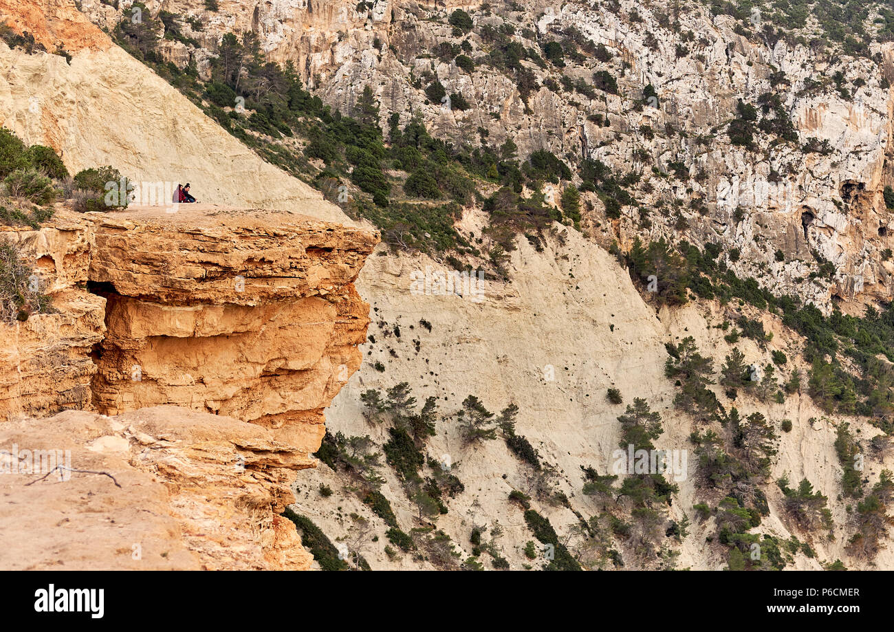 Montagne rocciose nell'isola di Ibiza. Isole Baleari. Spagna Foto Stock