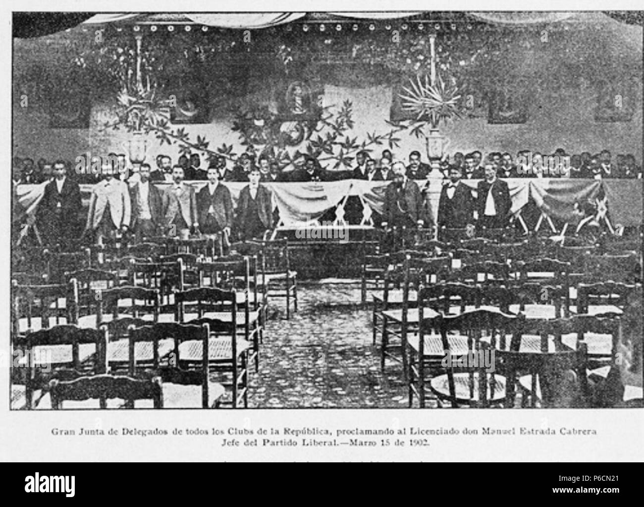 Español: Convención que declara al presidente Manuel Estrada Cabrera como Jefe del Partido Liberal en 1902. Publicada en La Locomotora revista guatemalteca. 1907 59 La Locomotora 1906 Estrada Cabrera jefe partito liberale Foto Stock