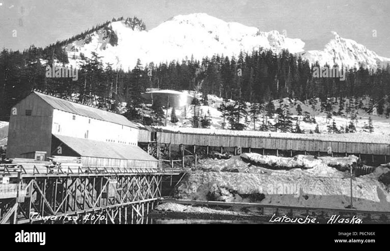 Inglese: didascalia sull'immagine: LaTouche, Alaska PH Coll 247.523 soggetti (LCTGM): moli e banchine--Alaska; Isola Latouche (Alaska) soggetti (LCSH): miniere di rame e data mining -- Alaska--Latouche isola; Beatson miniera di rame (Alaska) . 1912 11 società di rame miniera e dock, LaTouche Isola, Prince William Sound, ca 1912 THWAITES (134) Foto Stock
