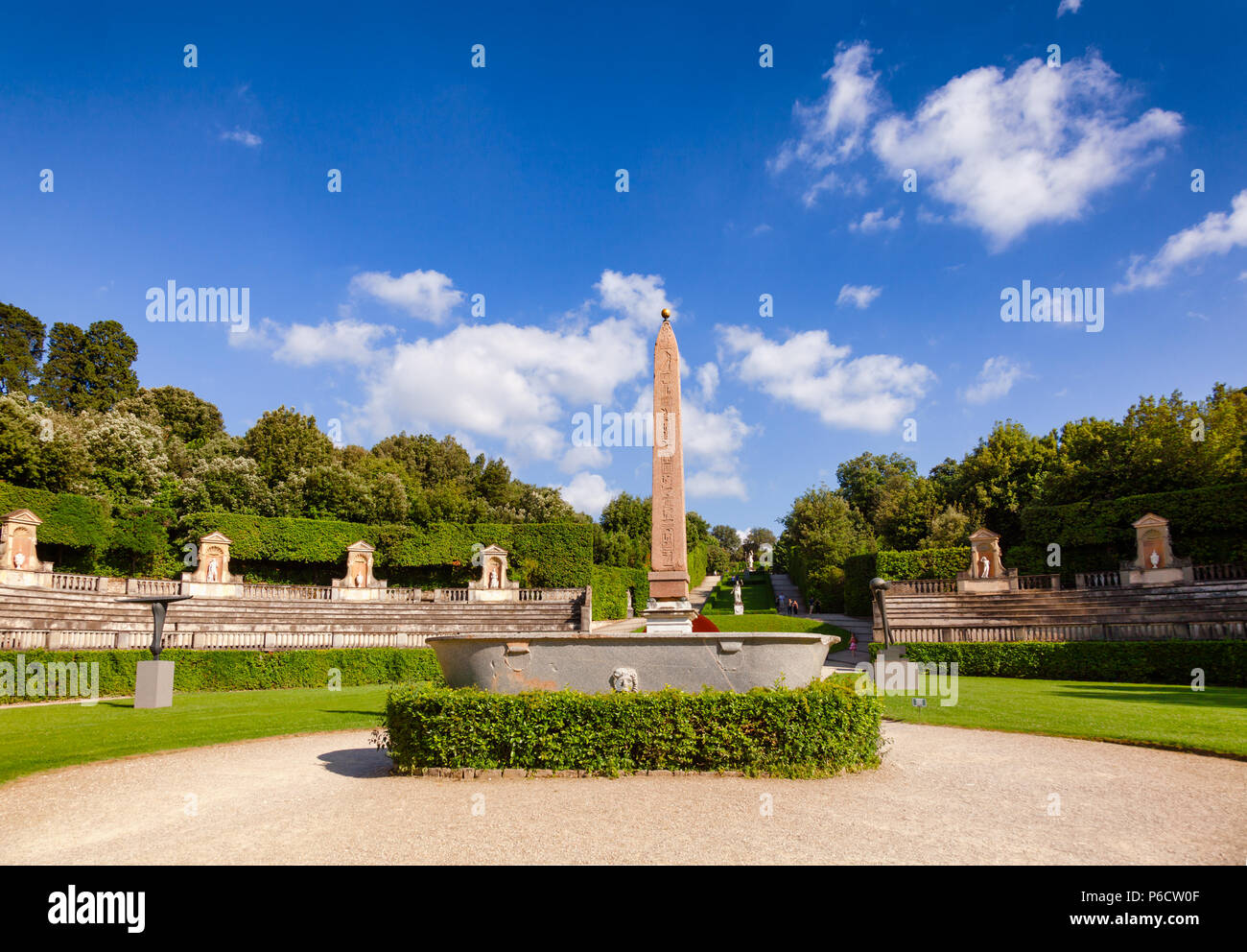 Il Giardino di Boboli parco asse primario con anfiteatro antico obelisco egiziano Firenze, Toscana, Italia Foto Stock