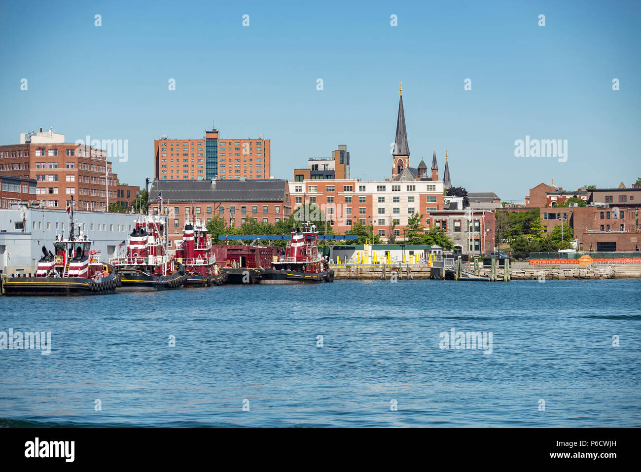 Vista del porto di Portland con lo skyline nel Maine, Stati Uniti d'America Foto Stock