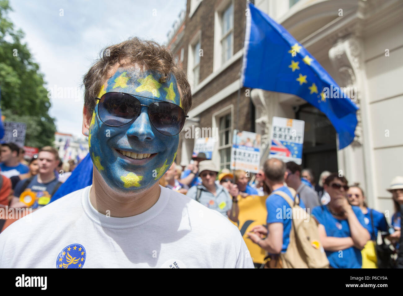 Voto popolare anti-Brexit protesta: 100'000 marzo a Piazza del Parlamento il 23 giugno 2018, due anni dopo il referendum Brexit votazione. Foto Stock