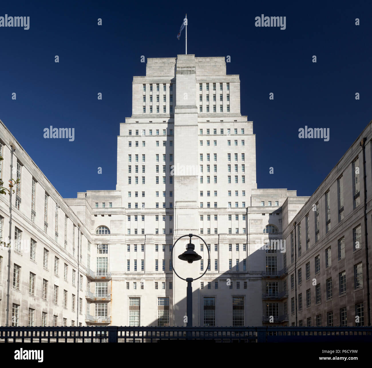 Senate House Library è il centro amministrativo dell'Università di Londra, Bloomsbury, London, Regno Unito Foto Stock