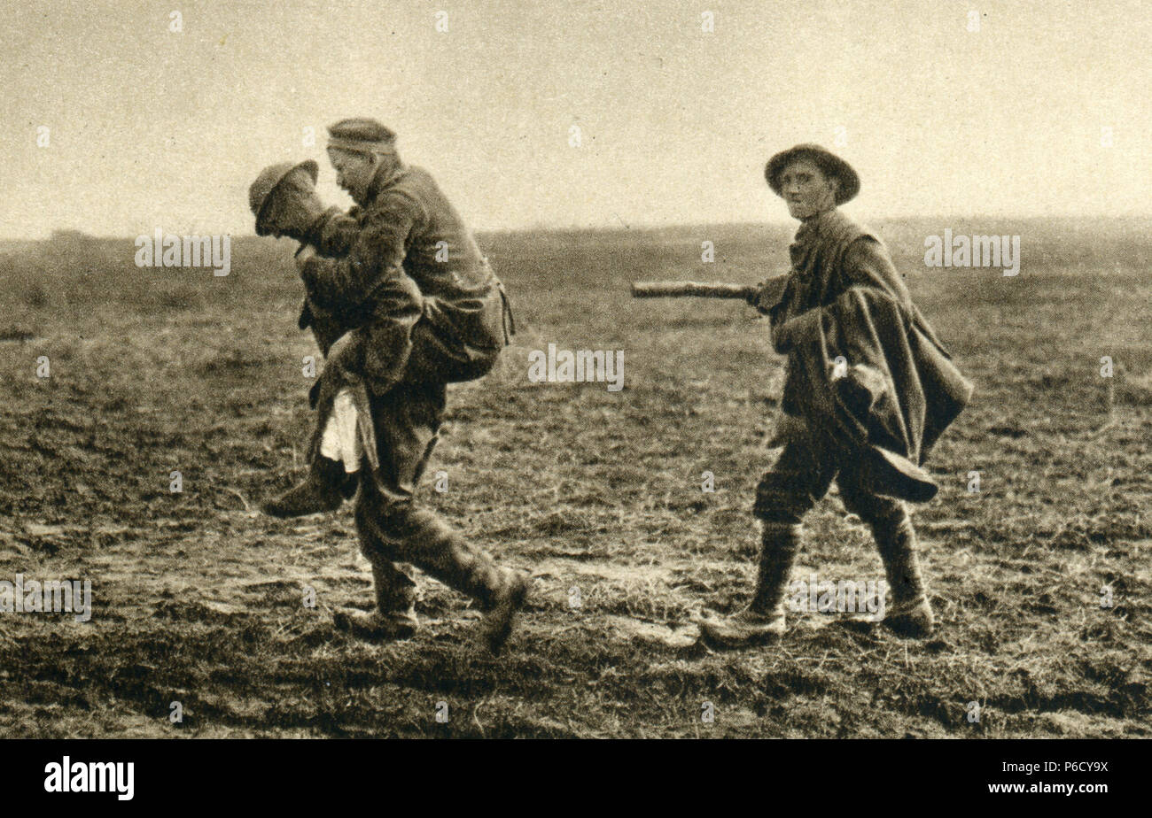 Portando la guerra mondiale i, soldato tedesco, prigionieri britannici, ww1, la prima guerra mondiale, la prima guerra mondiale Foto Stock