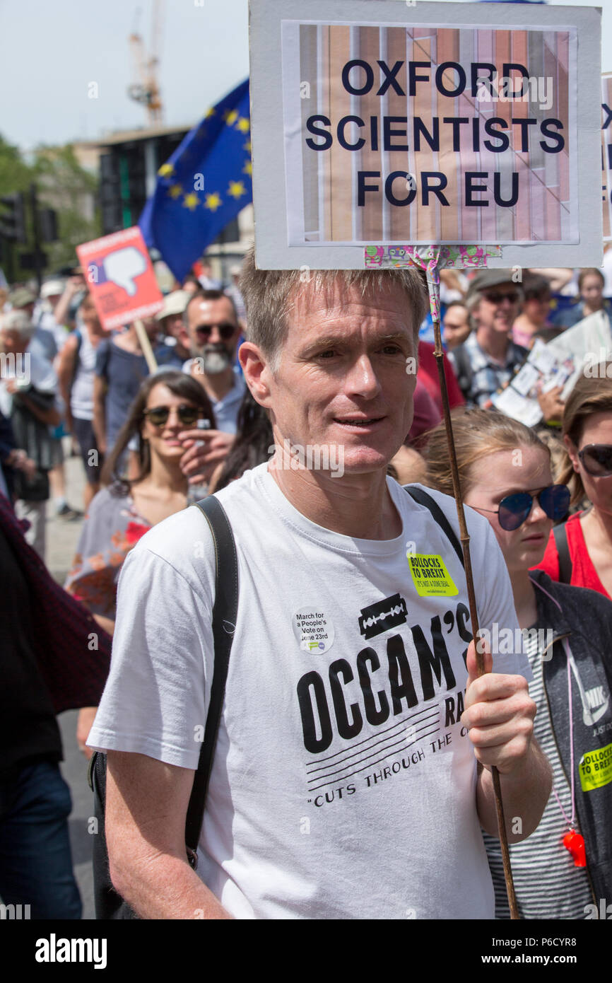 Voto popolare anti-Brexit protesta: 100'000 marzo a Piazza del Parlamento il 23 giugno 2018, due anni dopo il referendum Brexit votazione. Foto Stock