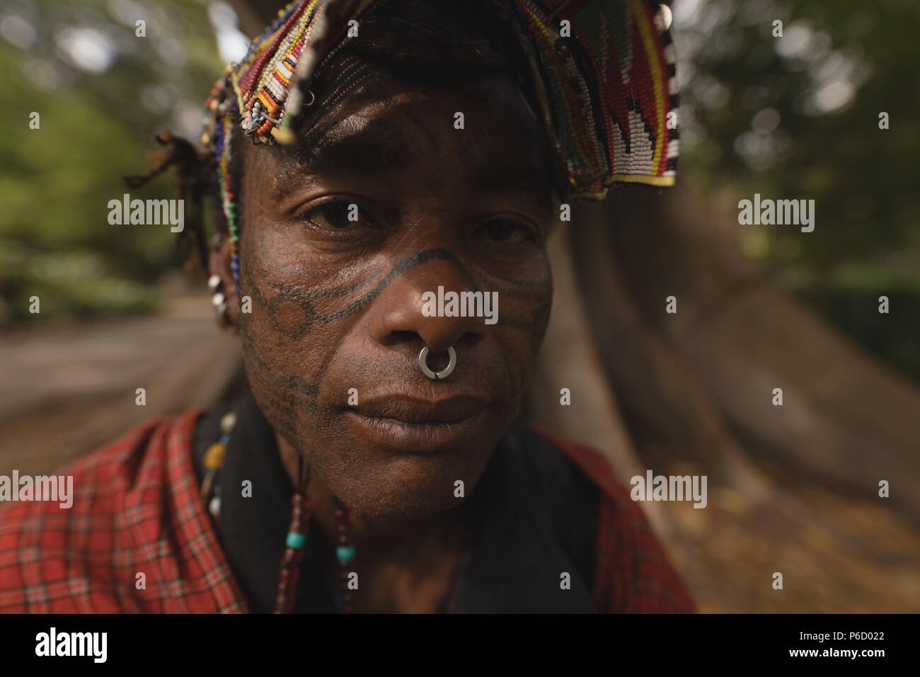 Maasai uomo in Abbigliamento tradizionale Foto Stock