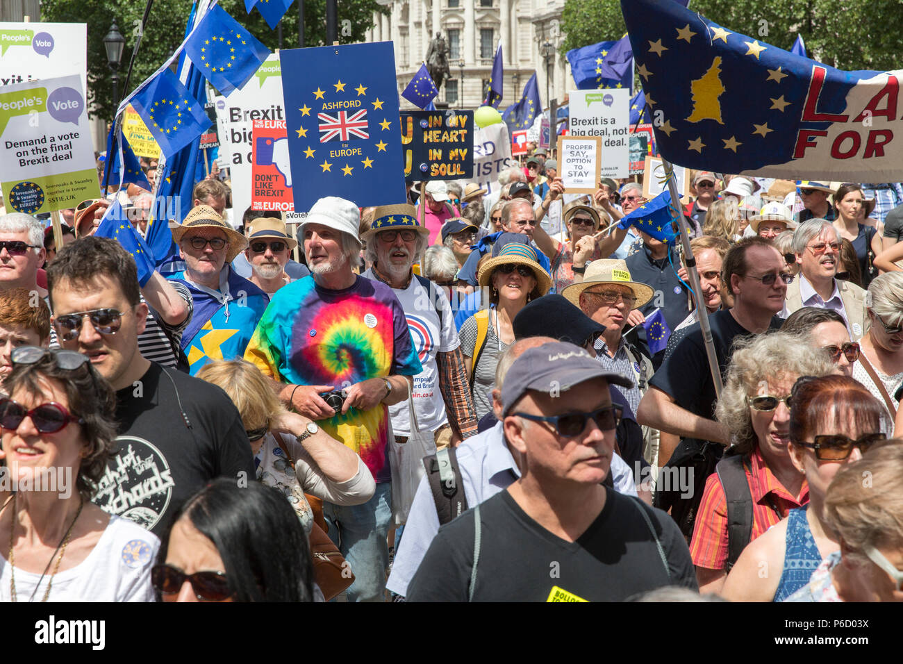 Voto popolare anti-Brexit protesta: 100'000 marzo a Piazza del Parlamento il 23 giugno 2018, due anni dopo il referendum Brexit votazione. Foto Stock