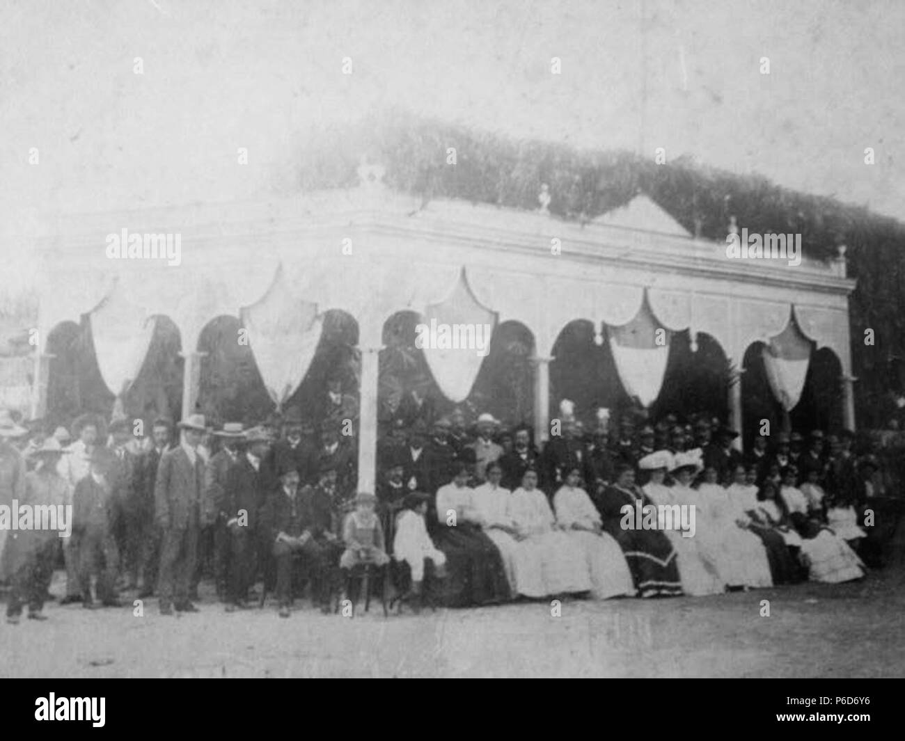 Español: Minervalias Fiestas de 1907 celebradas por el general Fidel Echeverría Flores en Quiché. 1907 . 1907 70 Quiche1907a Foto Stock