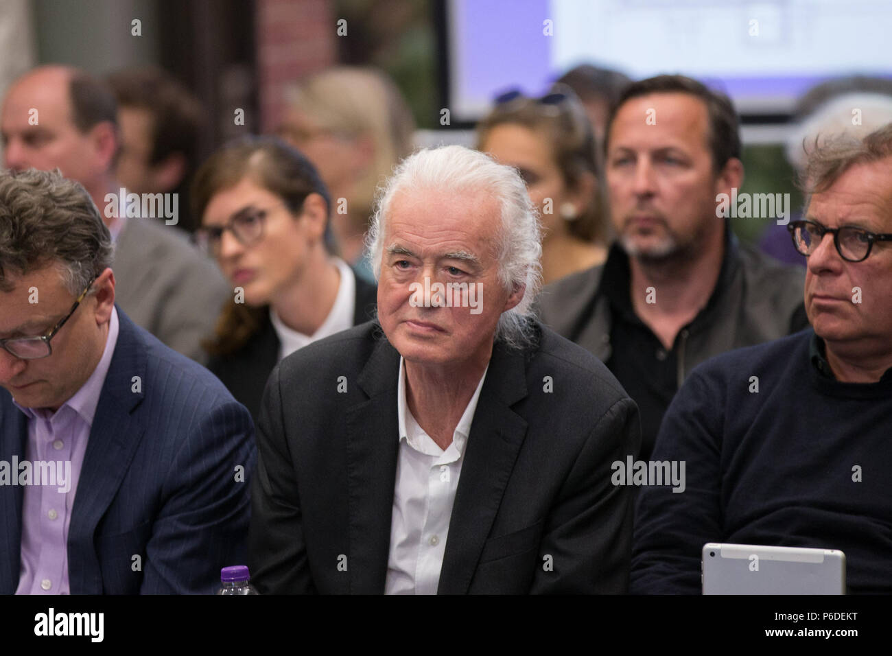 Led Zeppelin chitarrista Jimmy Page a Kensington e Chelsea Town Hall per parlare fuori contro un applicazione di pianificazione che crede possa pregiudicare la sua casa. Esso comporta una lunga faida con il prossimo Robbie Williams. Pagina ritiene lo sviluppo potrebbe minacciare il futuro del suo grado-che ho elencato la casa cittadina in stile gotico. Dotato di: Jimmy Page Dove: London, England, Regno Unito quando: 29 maggio 2018 Credit: Wheatley/WENN Foto Stock