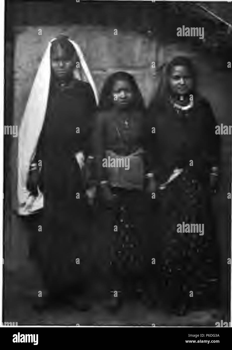 :: Inglese le ragazze della tribù Gurung . 1909 50 ragazze-di-il-Gurung-tribe Foto Stock