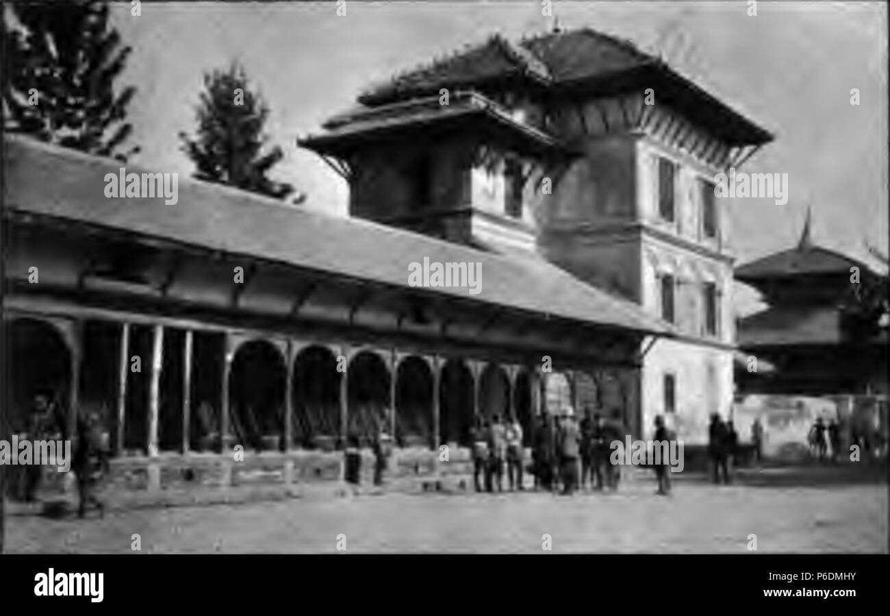 Inglese: Vecchio Durbar e casa di guardia, Khatmandu (Kathmandu), 1908. : , , 1908 . 1908 65 OldDubar e Guardiola,-Khatmandu Foto Stock