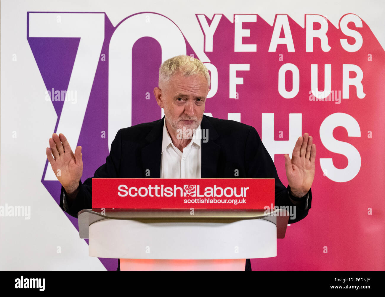 Livingston, Scotland, Regno Unito. 29 Giugno, 2018. Leader laburista Jeremy Corbyn rende il parlato in un rally a Livingston per segnare un passo fino a Scottish lavoro di NHS di campagna elettorale in anticipo del NHS il settantesimo compleanno. Credito: Iain Masterton/Alamy Live News Foto Stock