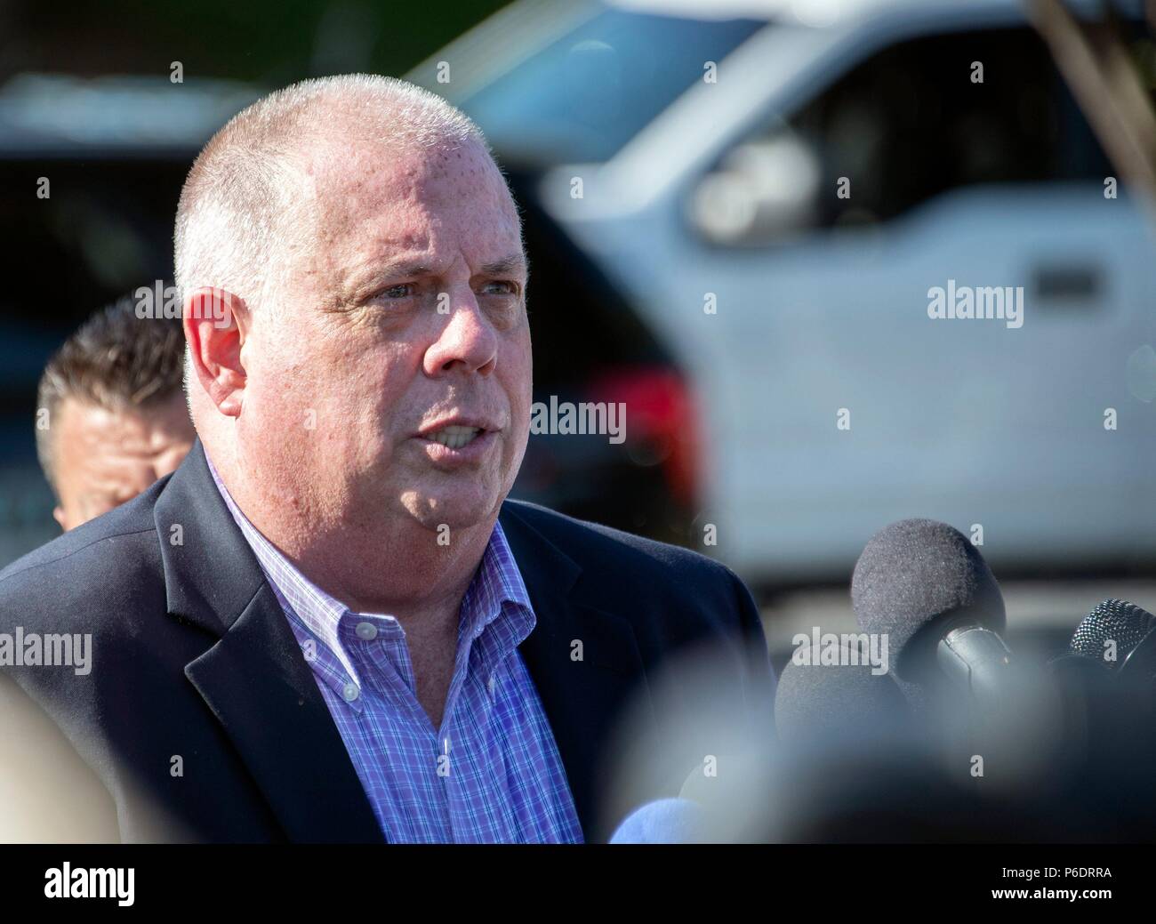 Governatore Larry Hogan (Repubblicano del Maryland) parla ai giornalisti dopo un pistolero aprì il fuoco la capitale Gazette giornale uccisione di cinque persone e il ferimento di molte altre persone di giovedì, 28 giugno 2018. Credito: Ron Sachs / CNP (restrizione: NO New York o New Jersey o giornali quotidiani nel raggio di 75 miglia da New York City) | utilizzo in tutto il mondo Foto Stock