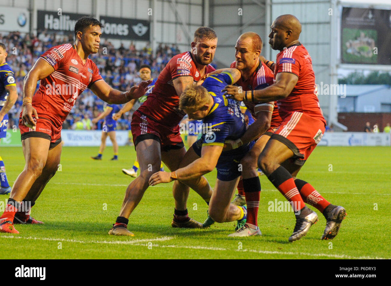 Venerdì 29 Giugno 2018 , Halliwell Jones Stadium, Warrington, Inghilterra; Betfred Super League, Warrington lupi v Salford Red Devils; Mike Cooper di Warrington lupi punteggi a provare a credito: News immagini /Alamy Live News Foto Stock