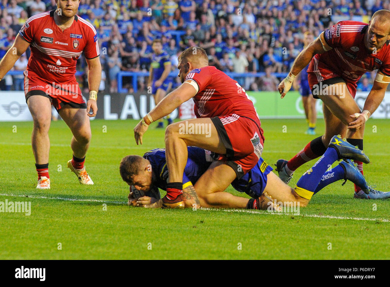 Venerdì 29 Giugno 2018 , Halliwell Jones Stadium, Warrington, Inghilterra; Betfred Super League, Warrington lupi v Salford Red Devils; Daryl Clark di Warrington lupi punteggi a provare a credito: News immagini /Alamy Live News Foto Stock