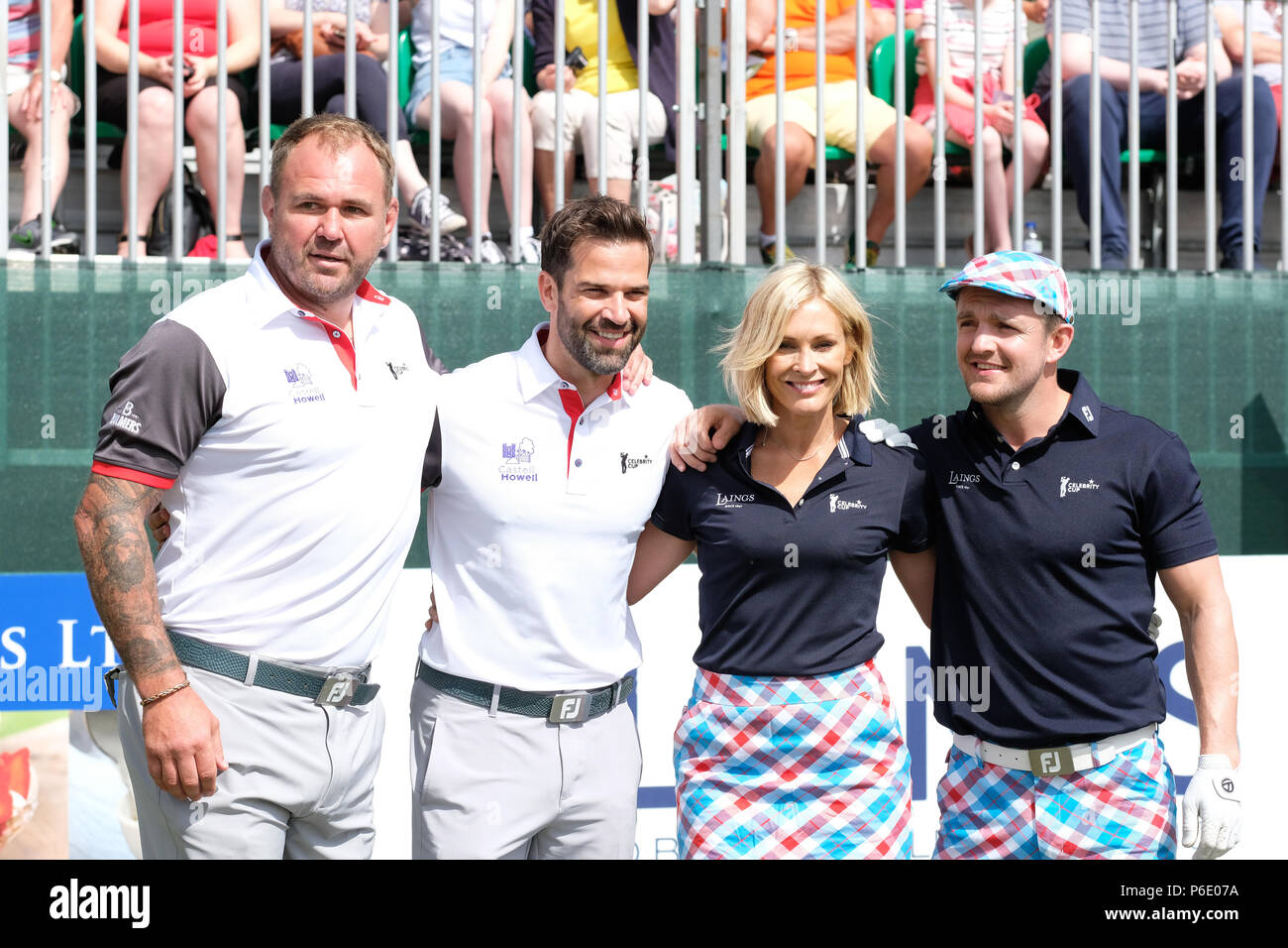 Newport, Regno Unito, 30 giugno 2018. Coppa di Celebrity golf tournament - Celtic Manor di Newport, Wales, Regno Unito - Sabato 30 Giugno - celebrità pongono sul primo tee prima di giocare - da sinistra a destra giocatore di rugby Scott Quinnell, presentatore Gethin Jones, presentatore Jenni Falconer e giocatore di rugby Rory Lawson al Celebrity Golf Cup - Photo Steven Maggio / Alamy Live News Foto Stock