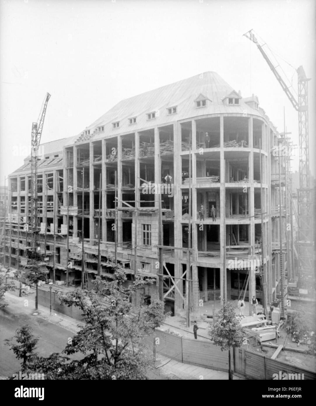 Deutsch: Lipsia: Baustelle der Buchdruckerei Bernhard Meyer, Dresdner Straße 1, Ecke Salomonstraße . circa 1915 3 AHW Buchdruckerei Bernhard Meyer 1915 04 Foto Stock