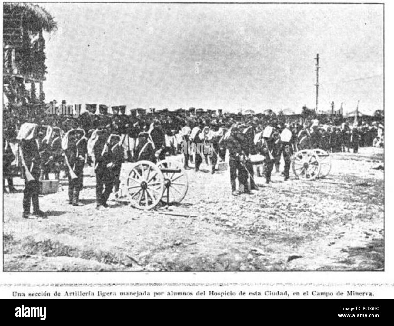 Español: Práctica del tiro al blanco duranti las fiestas minervalias en 1907 . 1907 77 Tiroalblancominerva1907 Foto Stock
