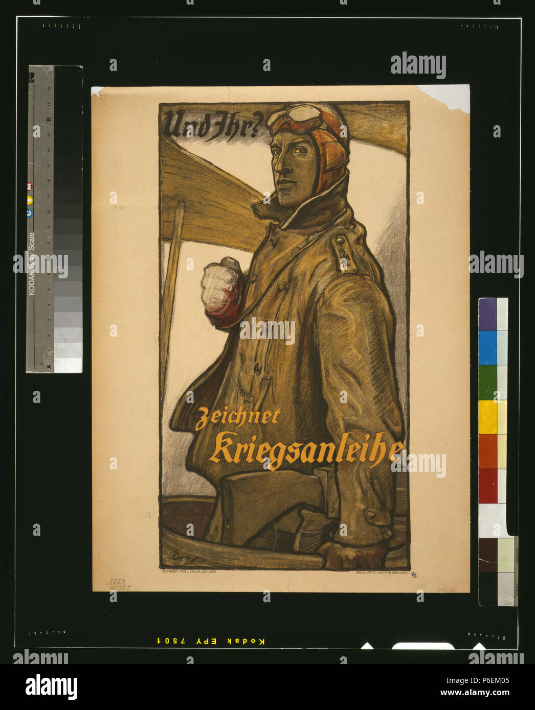 Inglese: Titolo: Und Ihr Zeichnet Kriegsanleihe Abstract: Poster mostra un ferito pilota tedesco in piedi nel cockpit()di un aeroplano. Testo: e alla sottoscrizione del prestito di guerra. Descrizione fisica: 1 stampa (poster) : Litografia, colore ; 58 x 44 cm. Note: fa parte di: Rehse-Archiv für Zeitgeschichte und Publizistik.; titolo dalla voce. 1918 79 Und Ihr Zeichnet Kriegsanleihe LCCN2004665852 Foto Stock