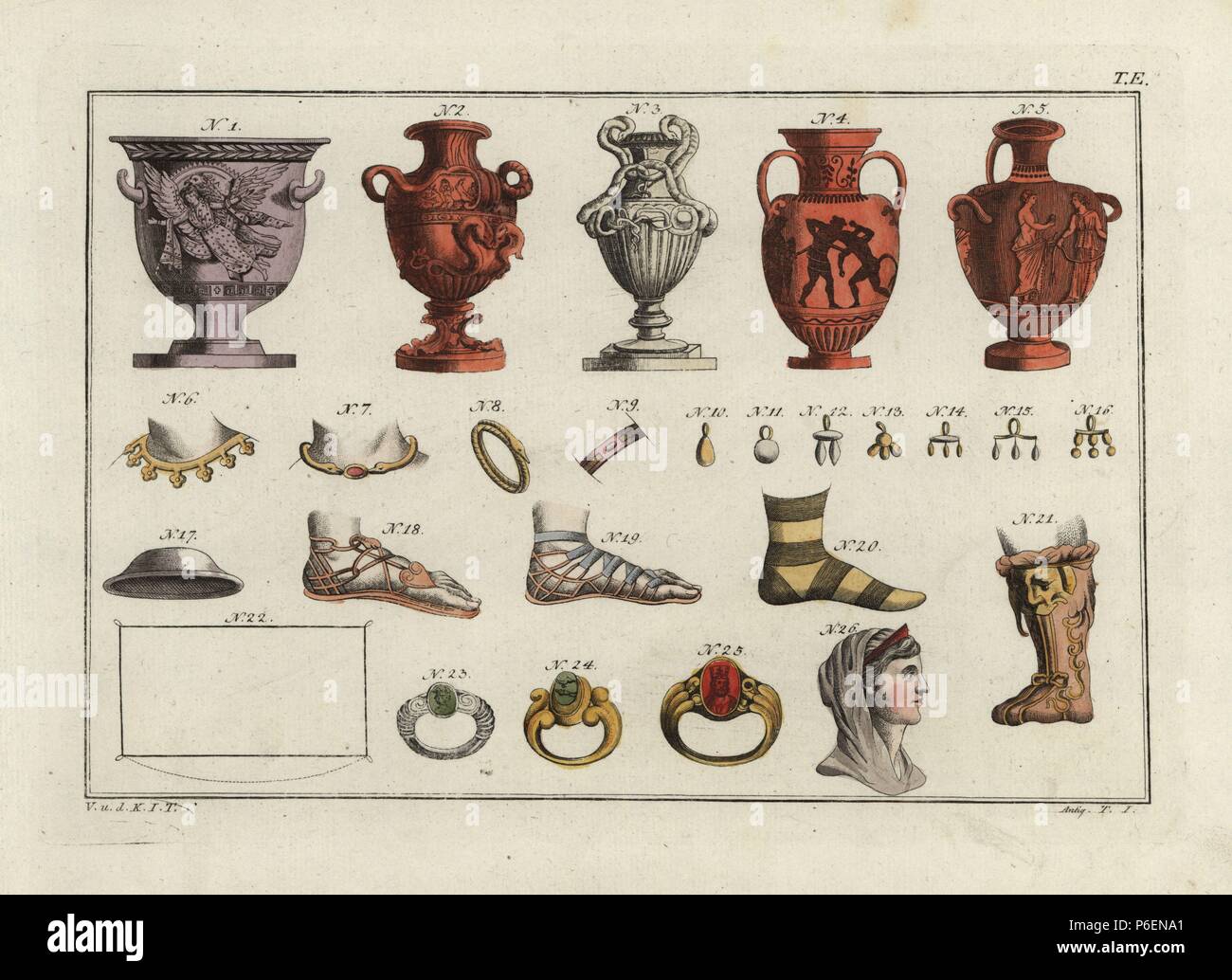 Vasi greci (1-5), le donne collane (6,7), bracciali (8, 9), e orecchini (10-16); sandali (18-19), scarpe (20-21), il pallio (22), gli anelli (23-25) ed il busto di regina greca (26). Thessalian hat (17). Handcolored incisione su rame da Robert von Spalart 'quadro storico dei costumi del popolo principale dell'antichità e del Medioevo", Metz, 1810. Foto Stock