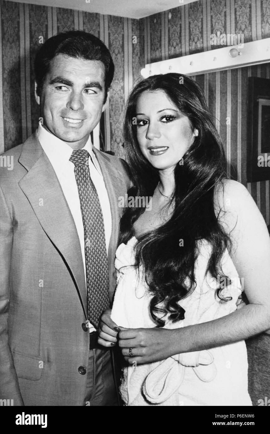 ISABEL PANTOJA. MARIA Isabel Pantoja Martin. CANTANTE ESPAÑOLA.SEVILLA 1956 -. JUNTO A SU MARIDO , EL TORERO FRANCISCO RIVERA PAQUIRRI. AÑO 1982. Foto Stock