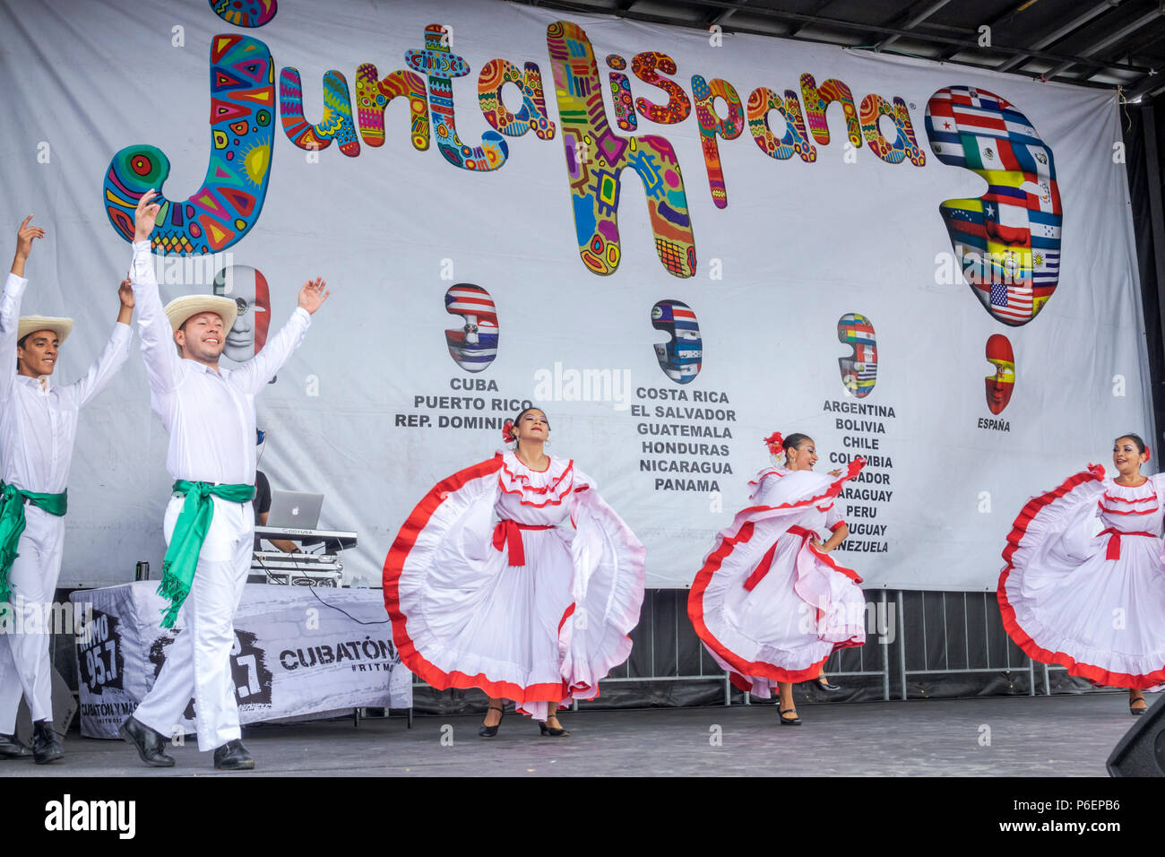 Miami Florida,Miami-Dade Expo Center Fairgrounds Tamiami Park,Junta Hispana Hispana Festival,palcoscenico latino-americano,donna donne,uomo uomini m Foto Stock