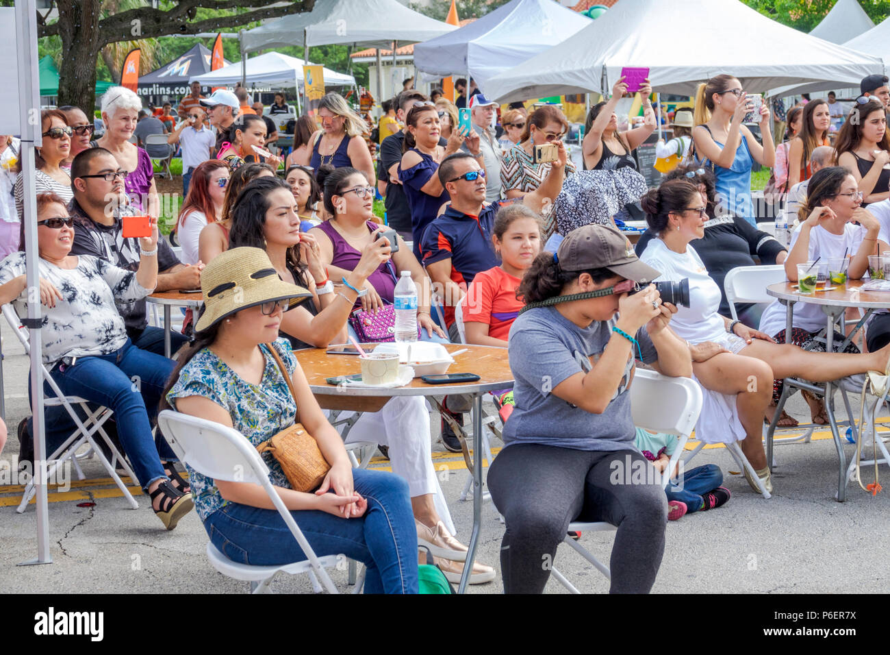 Florida,Coral Gables,Festival culturale ispanico,evento latino-americano,spettacolo,pubblico,minoranza immigranti etnici latini ispanici,a Foto Stock