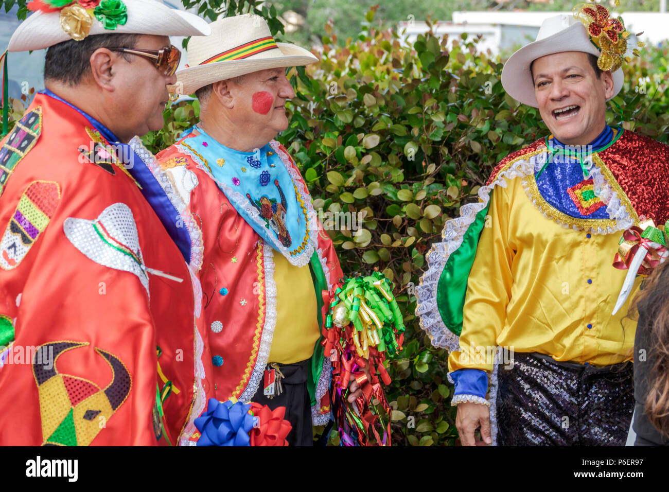 Florida,Coral Gables,Festival culturale ispanico,evento latino-americano,gruppo di ballo,ballerino, costume tipico colombiano,Baile del Garabato,Barranq Foto Stock