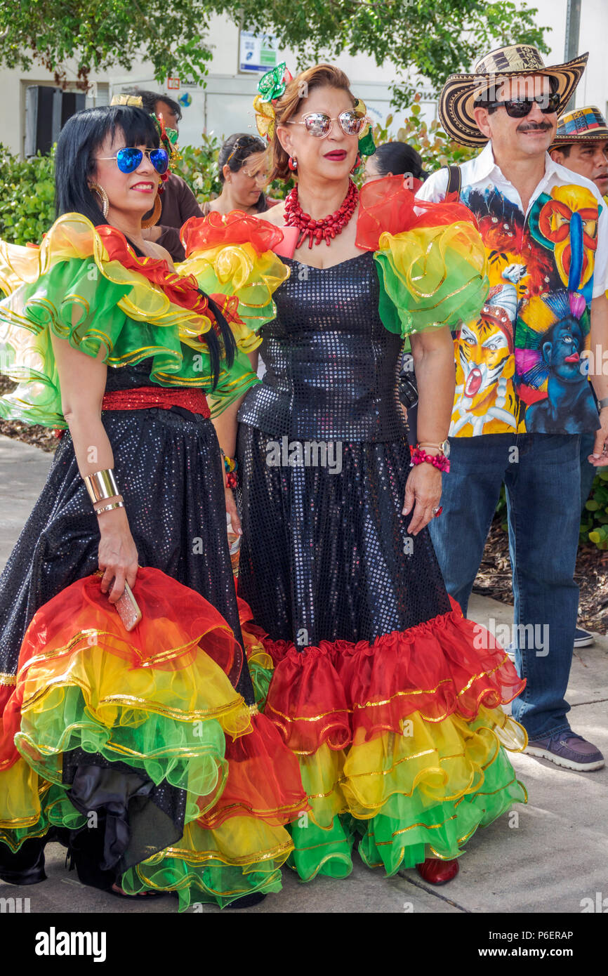 Florida,Coral Gables,Festival culturale ispanico,ballerino latino-americano, costume tipico,Baile del Garabato,Barranquilla Carnival folklore,HISP Foto Stock